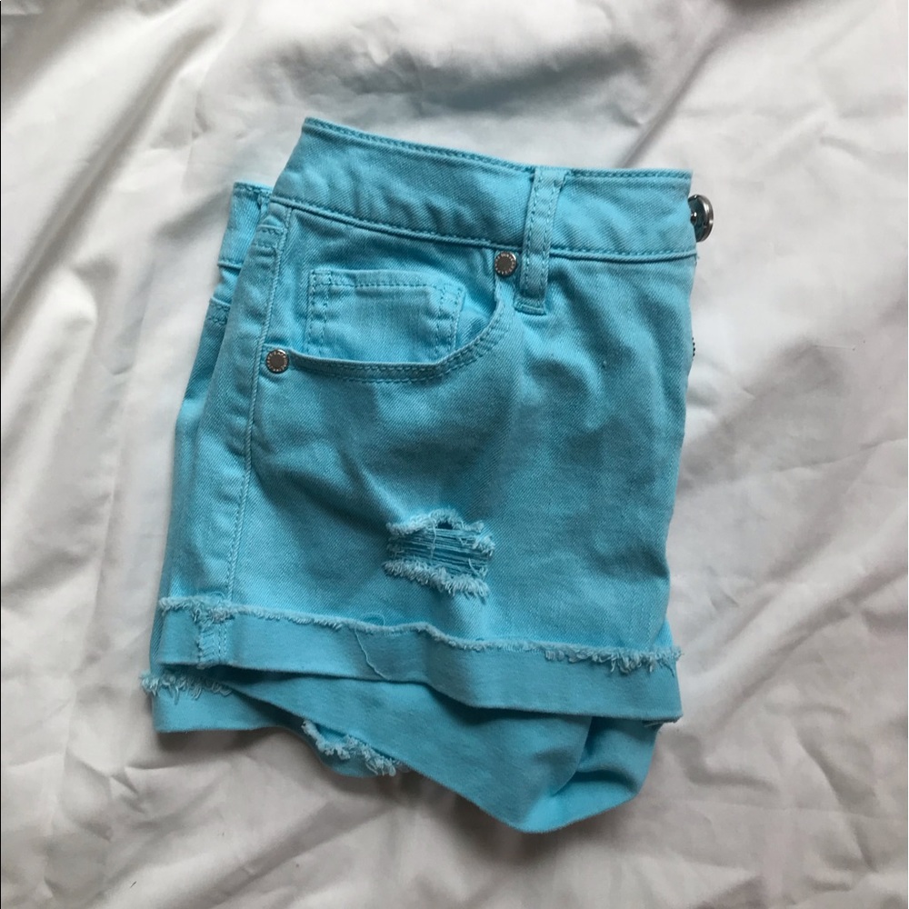 BLUE RIPPED JEAN SHORTS
